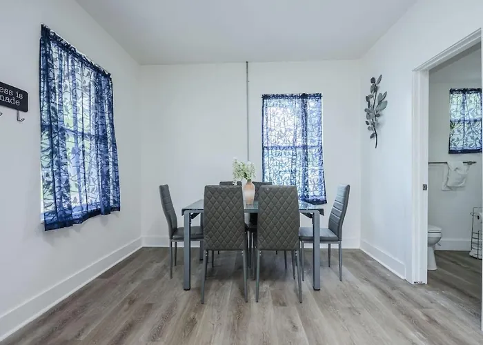 Cozy Convenient Near Offers Country house Pensacola