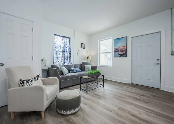 Cozy Convenient Near Offers * Pensacola