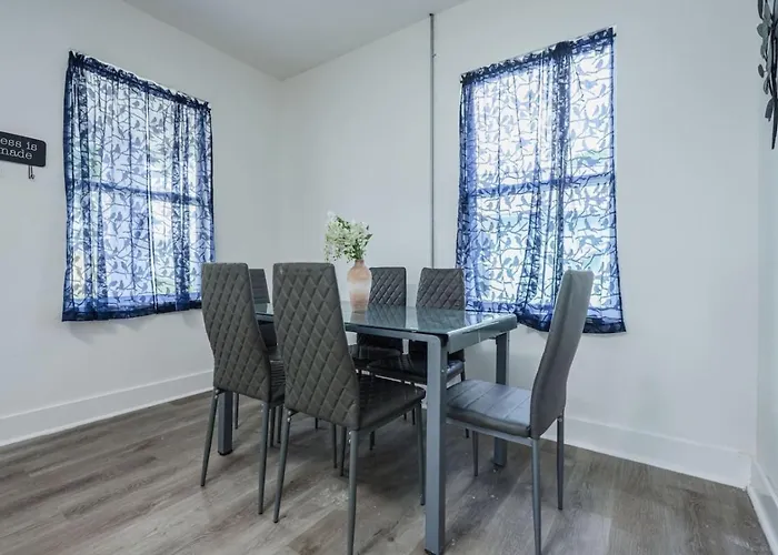 Cozy Convenient Near Offers Country house