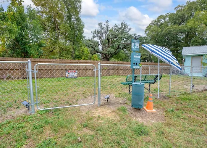 Cozy Convenient Near Offers * Pensacola