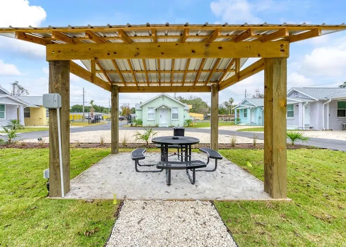 Cozy Convenient Near Offers Country house *