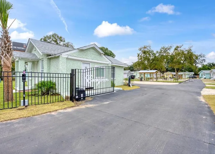 Country house Cozy Convenient Near Offers *