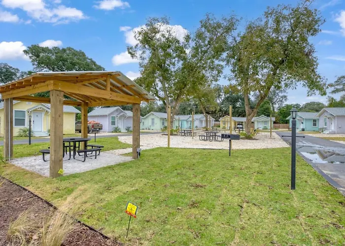 Cozy Convenient Near Offers * Pensacola